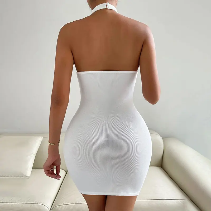 Женское платье с открытой спиной