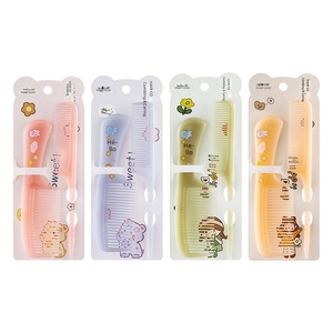 Ensemble de petites peignes en plastique colorés effet gelée à motifs de dessins animés, outil de coiffure portable avec peignes à queue pointue et à dents fines pour enfants - Product Image 5