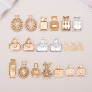DIY Großhandel Zubehör Maßgeschneiderte Dekoration Luxuriöses Bling-Design Markendesigner Legierung Parfümflaschen Diamant Perle Legierung Charms - Product Image 2