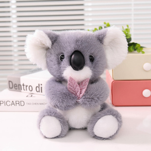 Lindo Peluche <span class=keywords><strong>de</strong></span> Koala con Dos Diseños <span class=keywords><strong>de</strong></span> Hojas, Relleno <span class=keywords><strong>de</strong></span> Algodón PP Suave y Esponjoso, 22 cm, Adorable Decoración <span class=keywords><strong>de</strong></span> Escritorio, Regalo Cálido y Reconfortante para Niñas - Product Image 4