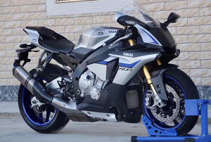 Moto de course ultime <span class=keywords><strong>Yamaha</strong></span> <span class=keywords><strong>R1</strong></span> 1000 cm³ à 4 cylindres, refroidissement liquide, injection électronique, vitesse maximale >280 km/h, pour pilotes professionnels et amateurs - Product Image 2