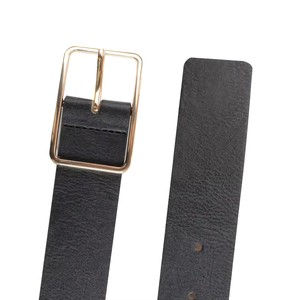 Cinturón de Cuero PU Negro Elegante con Hebilla Rectangular Dorada, Certificado por BSCI - Cinturón Duradero y Moderno para Hombre - Product Image 4