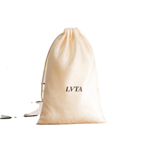 Sacs en satin épais personnalisés avec logo imprimé, sacs cadeaux de luxe avec cordon de serrage - Product Image 1