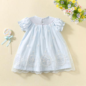 Sommerliches Mädchenkleid in Blau mit Smok-Verzierung, Prinzessinnenkleid mit Schneemann-Stickerei, Tüllstoff, Baumwollmaterial - Kinder-Weihnachtskostüm - Product Image 3