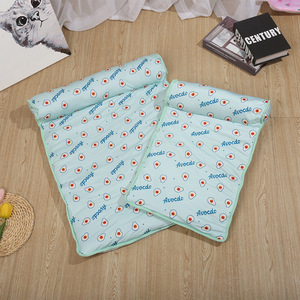 Tapis rafraîchissant de voyage en soie glacée <span class=keywords><strong>pour</strong></span> chiens et chats, portable, doux, respirant, lavable et durable <span class=keywords><strong>pour</strong></span> animaux de petite/moyenne taille - Product Image 3
