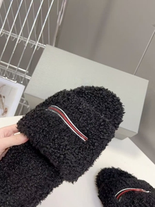 Low-price wholesale fashionable soft and slip-resistant <b>slippers</b> in black sheepskin, lightweight and suitable for home use. - Product Image 2