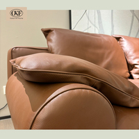 Canapé en cuir véritable à profil bas 3 places, marron cognac, accoudoirs arrondis, dossier rembourré, pieds en métal, pour salon, villa, hôtel, salle de séjour