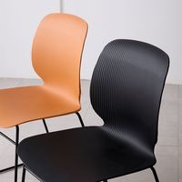 Chaises de salle à manger fabriquées en Chine, chaises de salle à manger modernes de style nordique en plastique PP, empilables, chaises de formation scolaire avec pieds en métal