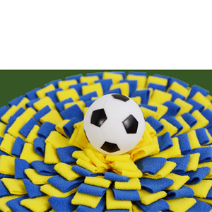 Tapis olfactif pour chiens sur le thème du football, jouet interactif d'entraînement, tapis d'exercice pour la recherche de nourriture, tapis de jeu souple, utilisable en toutes saisons - Product Image 2