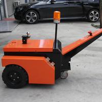 Tracteur de remorquage électrique compact à utilisation facile pour le remorquage de chariots à bagages d'aéroport