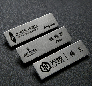 Fabbrica cinese con <span class=keywords><strong>nome</strong></span> personalizzato in acciaio inossidabile distintivo con Logo elegante con <span class=keywords><strong>nome</strong></span> magnetico in metallo placcato oro con etichetta in metallo con stampa UV - Product Image 5