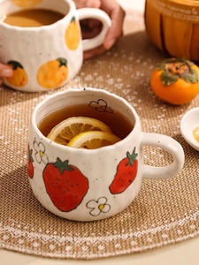 Tasse à café en céramique peinte à la main sous glaçure avec soucoupe, motif fruits simple, style coréen - Product Image 2