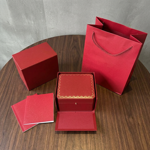 Estuche Protector Rectangular para Reloj de Cuero Sintético Rojo con Interior de Gamuza Sintética y Cierre de Botón - Product Image 3