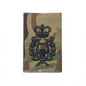 Badge classique personnalisé en tissu toile brodé, avec épaulettes en dentelle, à coudre, réutilisable, de haute qualité, couleur unie, avec épingle de sûreté - Product Image 1