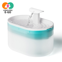 Distributeur d'eau transparent pour animaux de compagnie en acier inoxydable Capsule Prism, filtration automatique en cycle continu, fontaine à boire portable 2 en 1 pour chats