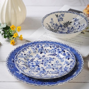 Juego de Platos de Cerámica Creativos, Juego de Platos Más Vendido en Azul y Blanco, Caja Marrón, Platos Redondos Clásicos para Fiestas, Platos de Presentación de 13 Pulgadas - Product Image 1