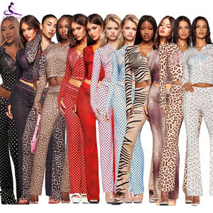 Ensemble 2 pièces sportif Hottie pour <span class=keywords><strong>femme</strong></span> : Crop top à capuche zippé imprimé lettres et pantalon évasé rayé, tenue moulante extensible sexy et stylée - Product Image 2