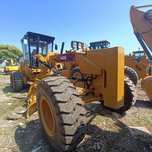 Niveleuse CAT 140H, poids opérationnel 14 tonnes, modèle 2021, moteur CAT 3176C ou 3306T, état quasi neuf, pompe et boîte de vitesses. - Product Image 2