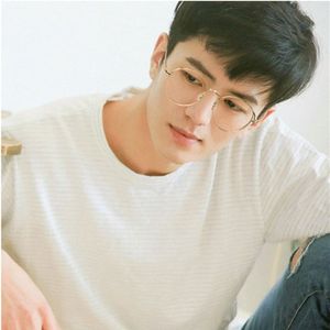 Gafas de marco plano antiluz azul de acero inoxidable con sentido avanzado 2025, estilo Retro liso para hombres y mujeres, celebridades cibernéticas cercanas - Product Image 3