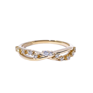 Anillos de Compromiso de Moissanita con Corte Brillante y Estilo Clásico de Starspire Fine Jewelry, con Engaste de Oro Amarillo y Bandas Cruzadas - Product Image 1
