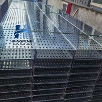 Chemin de câbles perforé à dissipation thermique Style de taille personnalisée Acier inoxydable 316L ou 316 304 chemin de câbles perforé en aluminium