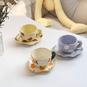 Tasse et soucoupe à café irrégulière nordique faite à la main en céramique, ensemble de tasse à thé créative à fleurs de l'après-midi, tasse à lait domestique mignonne, vente en gros - Product Image 2