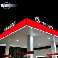Auvent de station-service personnalisé avec structure en acier, toiture en acier inoxydable, panneaux d'affichage des prix du carburant, conception modulaire