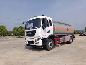 China Dongfeng 4*2 Oil <b>Tanker</b> Truck 6cubic Meters 140HP Flammable Liquid Transportation Vehicle - Product Image 3