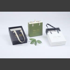 Vente en gros de boîtes à bijoux en papier de luxe de marques célèbres avec poignée en ruban boîte d'emballage de bijoux de créateurs avec logo - Product Image 6