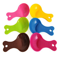 Cuillère à nourriture pour animaux de compagnie en plastique, pelle à nourriture pour chiens et chats, cuillère arrondie, vente en gros, couleurs mélangées