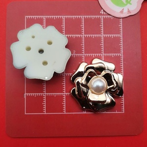 Mini adornos <span class=keywords><strong>de</strong></span> resina <span class=keywords><strong>de</strong></span> base plana con formas <span class=keywords><strong>de</strong></span> flor, paraguas, trébol y corazón, accesorios decorativos para manualidades y pegamento crema, para decoración <span class=keywords><strong>de</strong></span> teléfonos móviles - Product Image 2