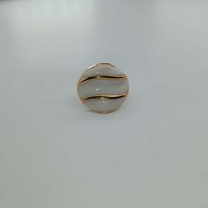 Anillo de Moda en Acero Inoxidable 316L con Baño de Oro PVD, Joyería Sostenible y Resistente - Product Image 1
