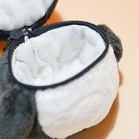 Porte-clés en peluche pingouin 10 cm, personnalisable sans MOQ, pochette en peluche écologique recyclée avec sac de courses pliable et jouet en peluche