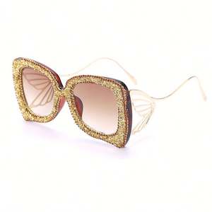 Lunettes de soleil carrées tendance de luxe pour femmes avec logo personnalisé, monture papillon et strass - Product Image 5