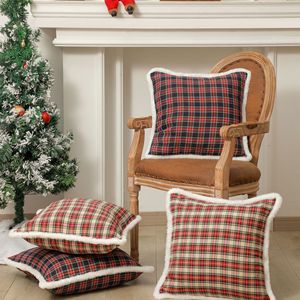 Housse <span class=keywords><strong>de</strong></span> coussin en tissu à carreaux <span class=keywords><strong>de</strong></span> Noël <span class=keywords><strong>de</strong></span> haute qualité avec pompons pour la décoration <span class=keywords><strong>de</strong></span> fête - Product Image 1