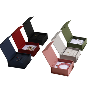 Boîte magnétique personnalisée à logo, pliable, en microfibre verte, avec boucle métallique ovale, pour bijoux, ensemble de pochettes, emballage cadeau, très demandée. - Product Image 1