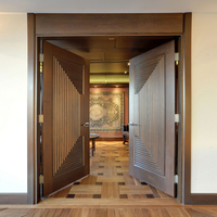 Portes extérieures et intérieures en bois massif laqué de style Shaker, de luxe, modernes, de la marque CBMmart Classoc, avec moustiquaire en fibre de verre.