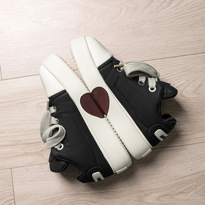 Zapatillas deportivas casuales de estilo romántico para hombre, de caña alta, con parte superior de PU, suela de goma antideslizante. - Product Image 3