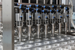 Máquina de Llenado y Sellado de Vasos de Alta Capacidad 7200BPH para Vasos de Hielo, <span class=keywords><strong>Miel</strong></span>, Agua Mineral, Líquidos, <span class=keywords><strong>Cereales</strong></span>, Yogur - Product Image 5