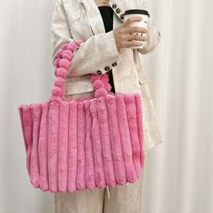 Sacs à bandoulière pour femmes en gros, sacs fourre-tout d'hiver chauds et unis avec poche, sacs fourre-tout en peluche pour femmes - Product Image 1