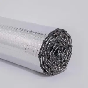 Bolla d'aria di supporto in alluminio isolante riflettente utilizzata sotto il piano di calpestio sotto le travi della soffitta