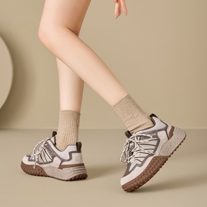 Chaussures décontractées d'extérieur toutes saisons pour femmes 2026 – Nouvelles chaussures de ville avec empeigne en cuir et maille, amorti et fermeture à lacets - Product Image 2