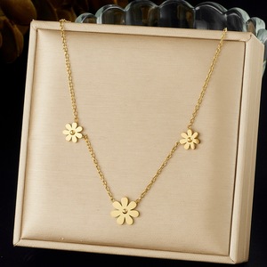 Gold Plated Daisy Flower Pendant Chain Stainless Steel Necklace Daily Wear Collarbone Jewelry - Product Image 1