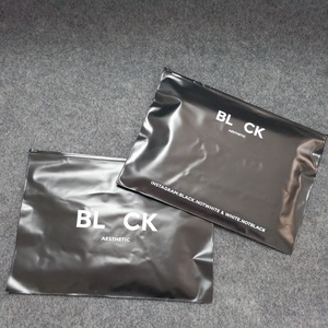 Sac à fermeture éclair écologique <span class=keywords><strong>noir</strong></span>, sacs en <span class=keywords><strong>plastique</strong></span> <span class=keywords><strong>noir</strong></span> givré pour vêtements, emballage personnalisé, nouvelle collection - Product Image 2