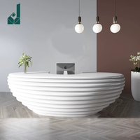 Bureau de réception moderne minimaliste incurvé et irrégulier en laque avec tiroir pour clavier et trou pour câbles, idéal pour salon de beauté, bar ou hall d'entrée