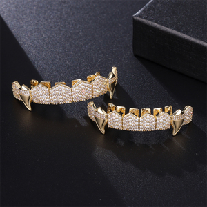 Luxury Iced Out placcato <span class=keywords><strong>oro</strong></span> Top Bottom Teeth Grillz Set Cubic Zirconia Punk Diamond Teeth Mouth Grillz For Men Body Jewelry - Product Image 3