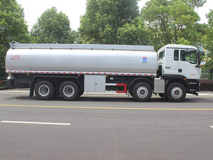 <span class=keywords><strong>Camion</strong></span> de transport de liquides fiable pour les champs pétrolifères et les chantiers de construction - Product Image 4