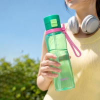 700ml Einfacher Transparenter Wiederverwendbarer Auslaufsicherer Wasserbecher mit Deckel und Direktem Trinkhalm Doppelter Trinköffnung für Sommer und Camping