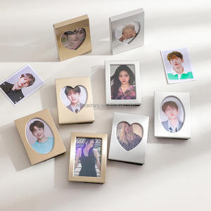 Kpop deux pouces recueillir <span class=keywords><strong>livre</strong></span> évider <span class=keywords><strong>cadre</strong></span> de protection en forme de <span class=keywords><strong>coeur</strong></span> <span class=keywords><strong>d</strong></span>écoratif ID photo ornements de bureau - Product Image 2