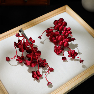 Nouvelle Pince à Cheveux Latérale Fleur Rouge Rétro Faite à la Main Exquise 2025, Coiffe de Mariage Haut de Gamme pour Séances Photo - Product Image 2